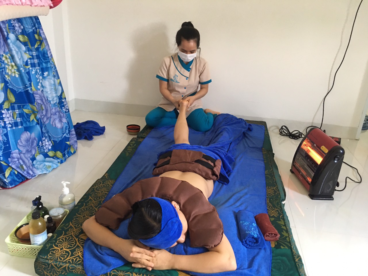 Chăm sóc mẹ và bé sau sinh
