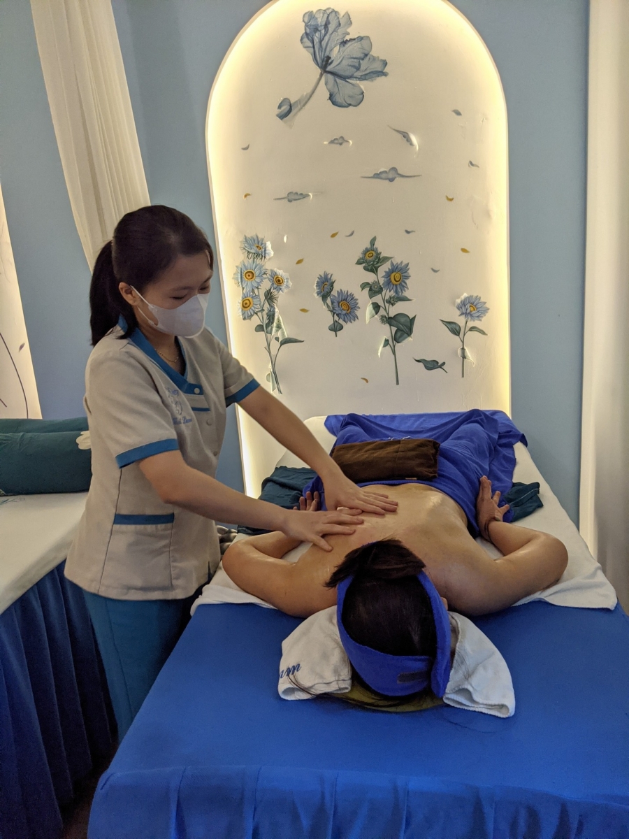 Chăm sóc mẹ và bé sau sinh